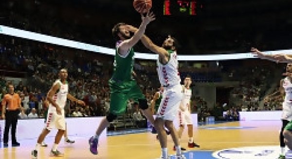 El Unicaja cae ante el Laboral Kutxa