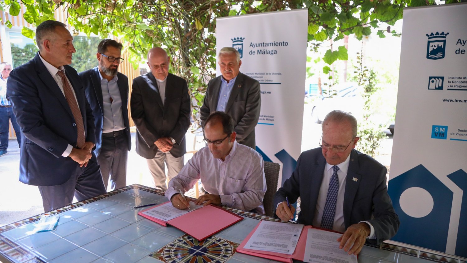 El Ayuntamiento firma un convenio con Cáritas para la rehabilitación de la Casa Colichet en Churriana