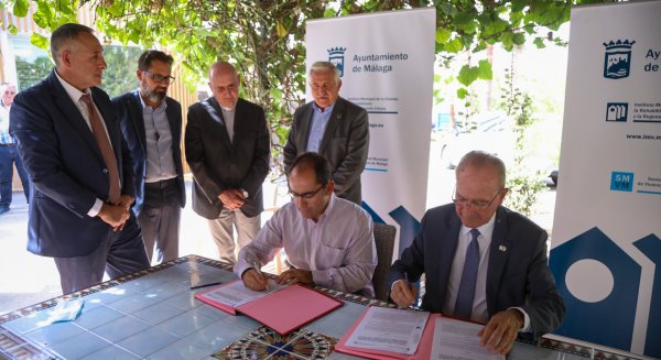 El Ayuntamiento firma un convenio con Cáritas para la rehabilitación de la Casa Colichet en Churriana