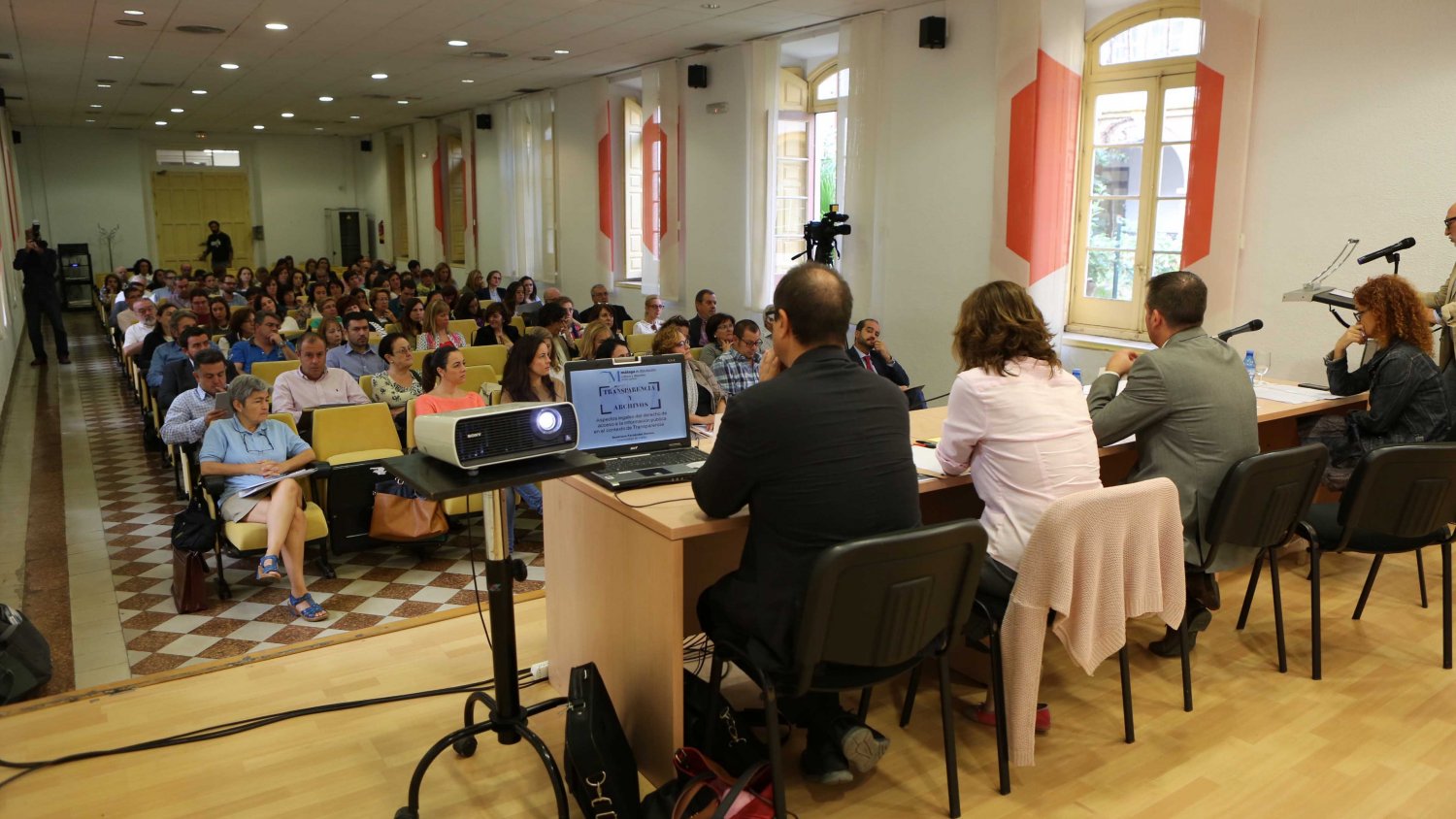 Más de 130 personas participan en una jornada sobre transparencia y archivos en la gestión pública