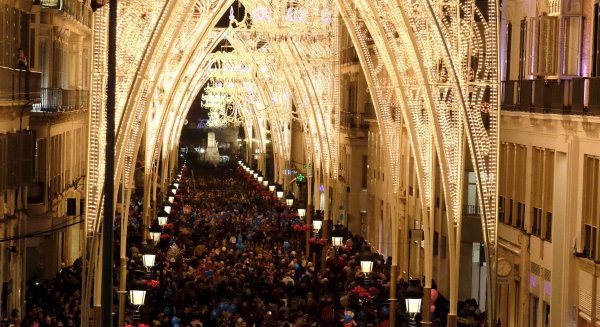 Comienza la instalación del alumbrado de navidad, que se inaugurará a finales de noviembre