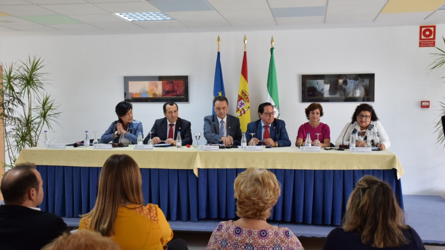 Un centenar de mujeres debaten en un encuentro en Torremolinos sobre el futuro de los derechos de la mujer
