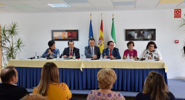 Un centenar de mujeres debaten en un encuentro en Torremolinos sobre el futuro de los derechos de la mujer