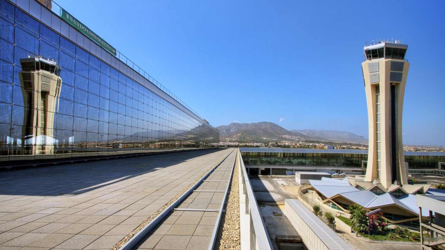 La Junta pide a Aena la puesta en servicio de la segunda pista del aeropuerto de Málaga-Costa del Sol