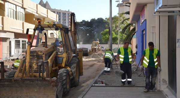 El Ayuntamiento de Fuengirola remodela la calle Voluntarios de Protección Civil tras una inversión de unos 97.000 euros