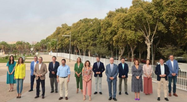 Navarro subraya su compromiso con el agua y la movilidad y espera la implicación del resto de partidos