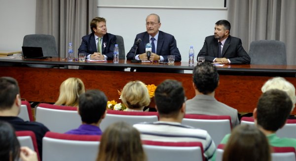 El municipalismo cobra protagonismo con la 'Conferencia Pedro Aparicio'