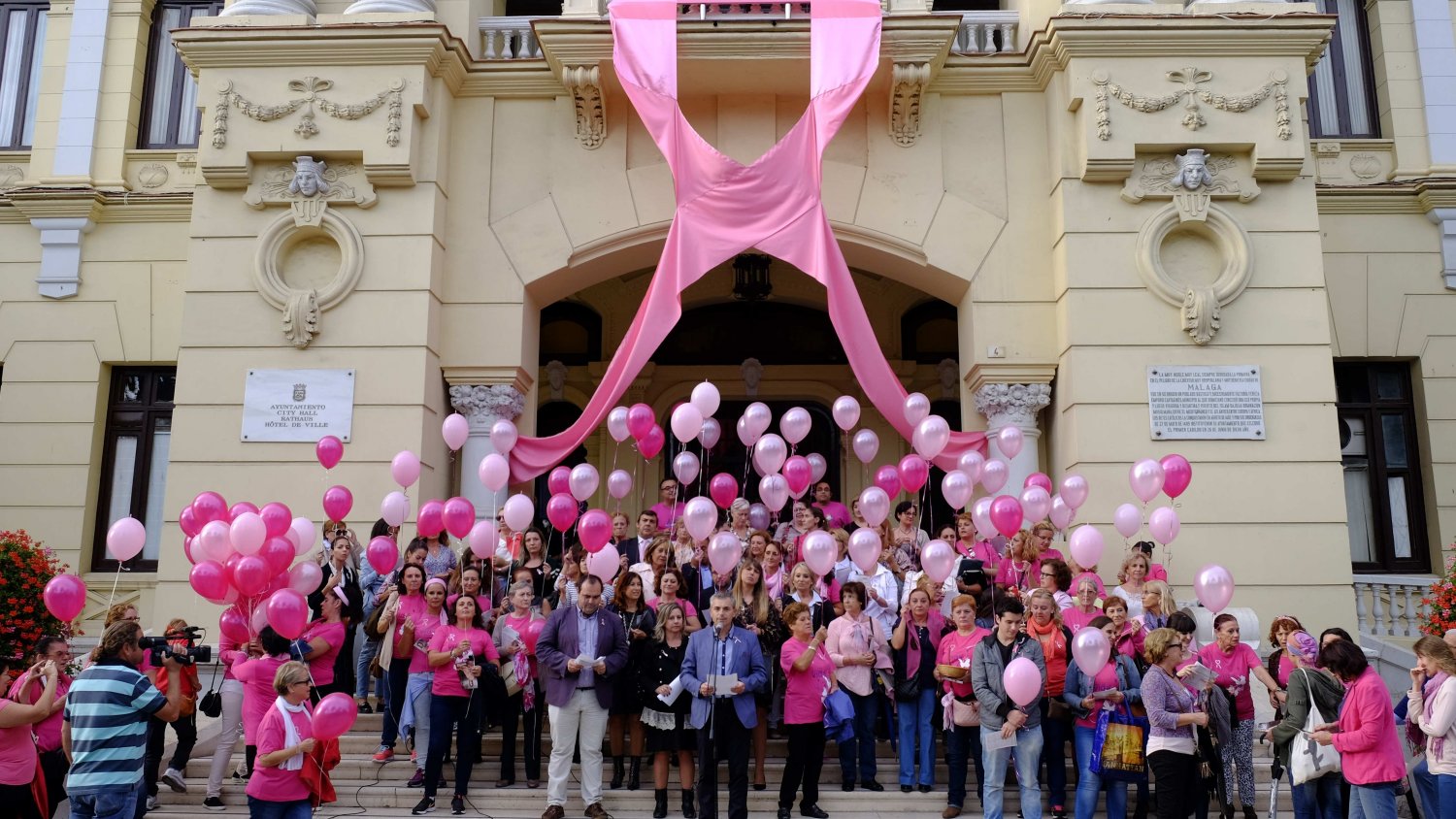 Málaga se suma a la celebración del Día Mundial contra el cáncer de mama