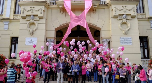 Málaga se suma a la celebración del Día Mundial contra el cáncer de mama