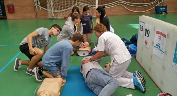 Unos 1.400 jóvenes se forman en dar respuesta ante una parada cardíaca