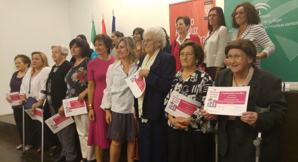 La Junta reconoce la labor de las mujeres en el medio rural con la distinción a 15 malagueñas por su contribución a la igualdad
