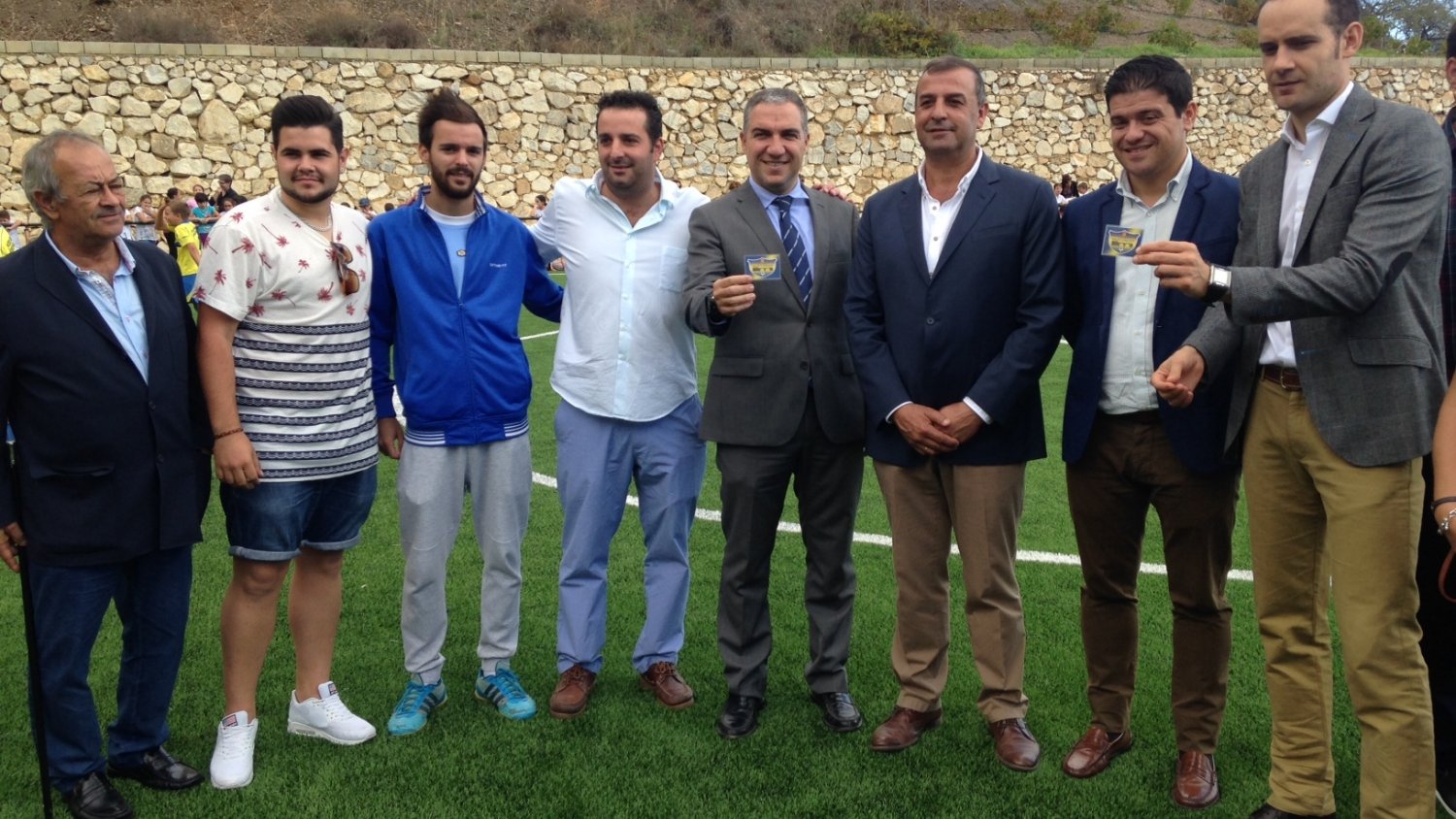 La Diputación invierte 120.000 euros en la instalación de césped artificial en el campo de fútbol 7 de Moclinejo