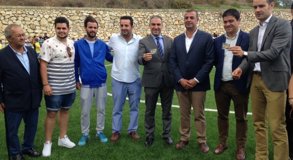 La Diputación invierte 120.000 euros en la instalación de césped artificial en el campo de fútbol 7 de Moclinejo