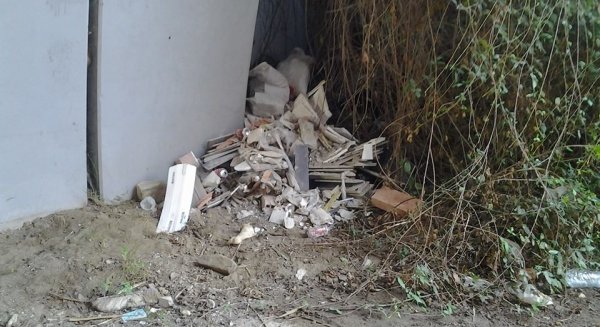 Mijas localiza un nuevo vertido de escombros en el entorno del arroyo Pajares
