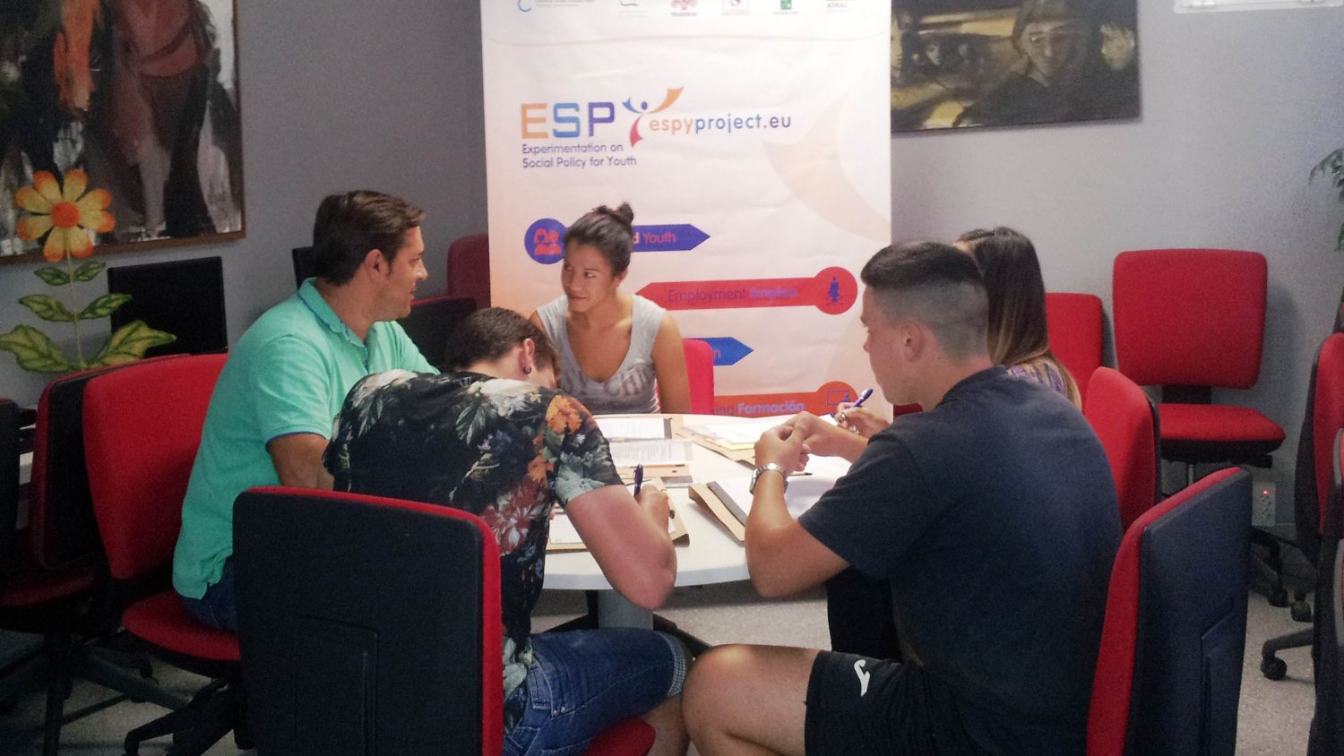 Jóvenes de municipios del interior aprenden cómo crear y gestionar su propia empresa