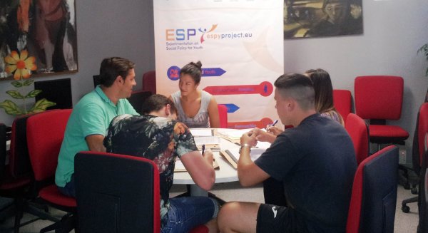 Jóvenes de municipios del interior aprenden cómo crear y gestionar su propia empresa