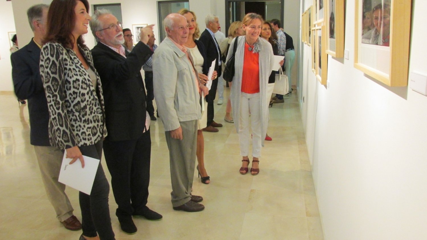 Alhaurin el Grande estrena su 'Otoño cultural' con la exposición fotográfrica 'La luz de la palabra'