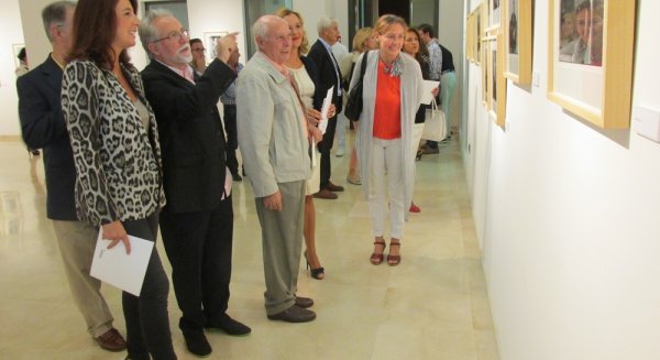 Alhaurin el Grande estrena su 'Otoño cultural' con la exposición fotográfrica 'La luz de la palabra'