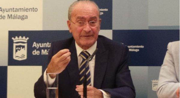 De la Torre dice que 