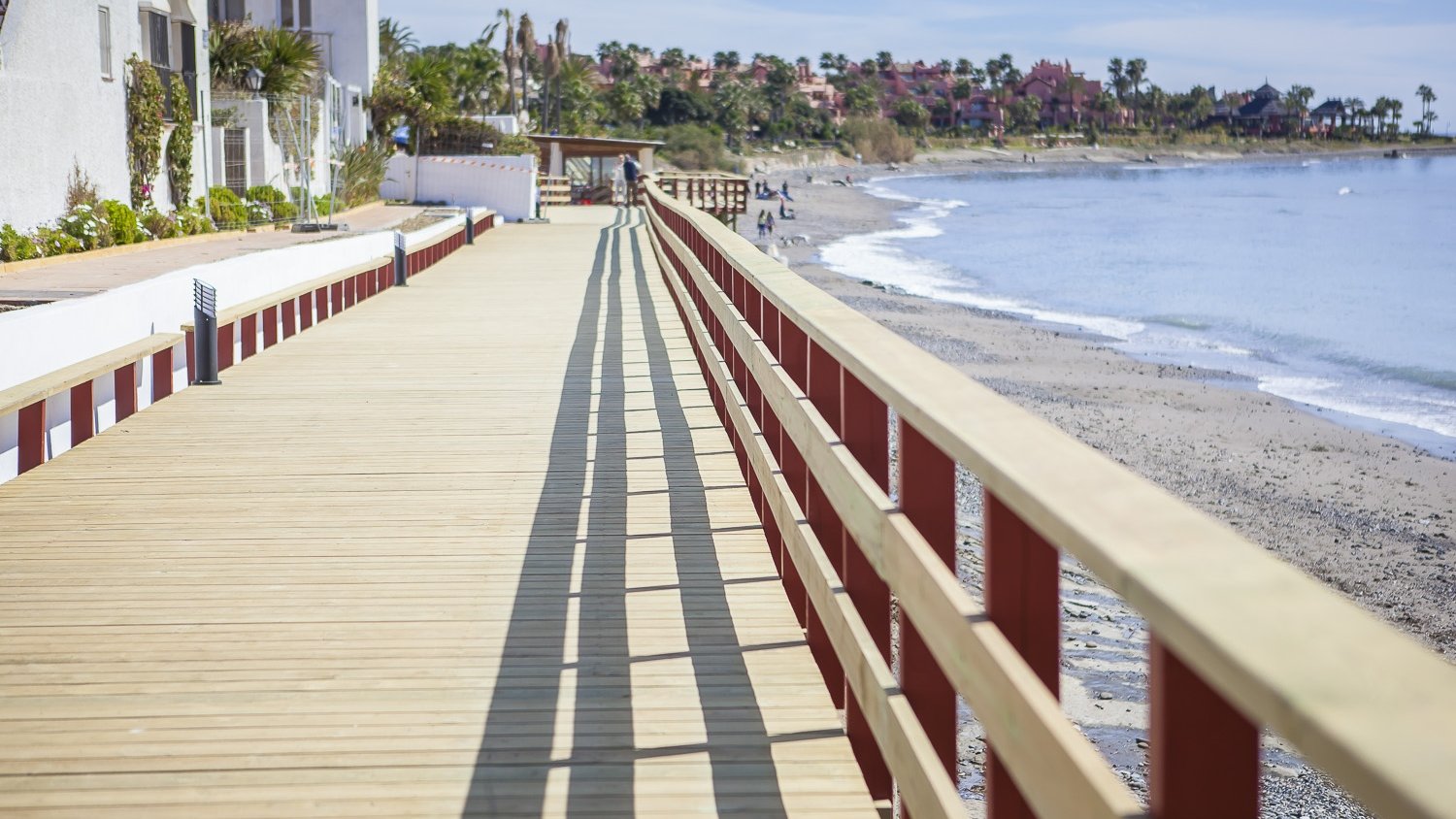 El Ayuntamiento de Estepona alcanza la mitad del proyecto del corredor litoral al unir 11 kilómetros de senderos