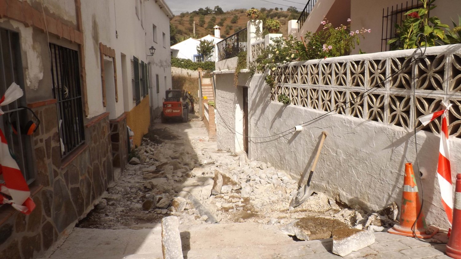 Rincón comienza las obras de mejoras de las calles Jazmín y Terral en Benagalbón