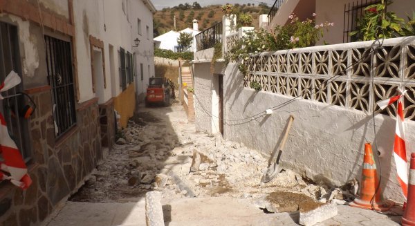 Rincón comienza las obras de mejoras de las calles Jazmín y Terral en Benagalbón