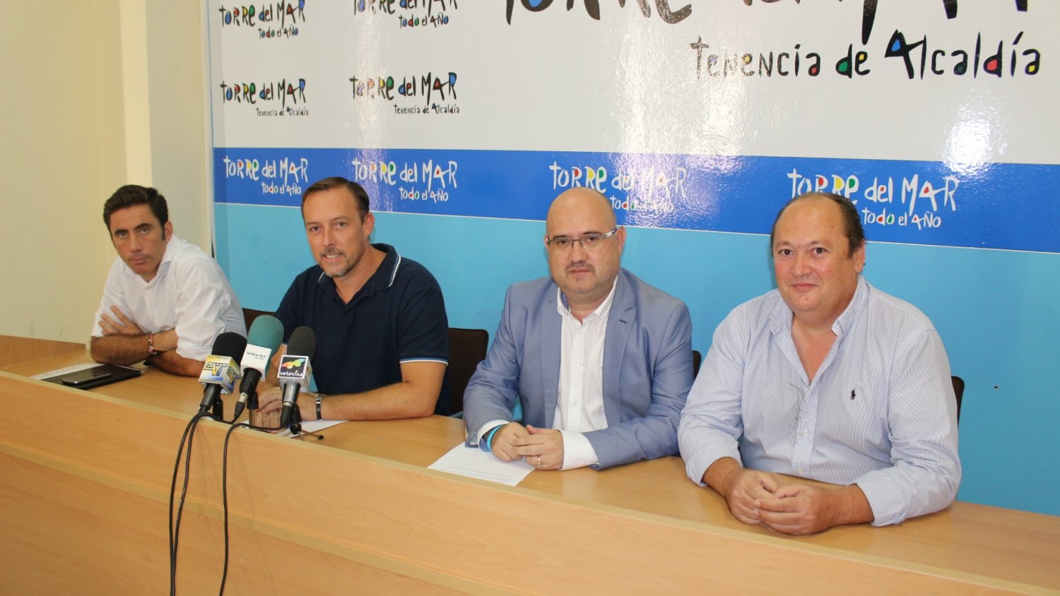 El Ayuntamiento de Vélez suscribe un acuerdo para dinamizar aparcamientos de Torre del Mar