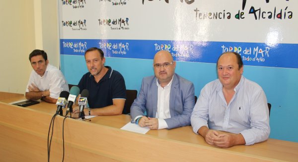 El Ayuntamiento de Vélez suscribe un acuerdo para dinamizar aparcamientos de Torre del Mar