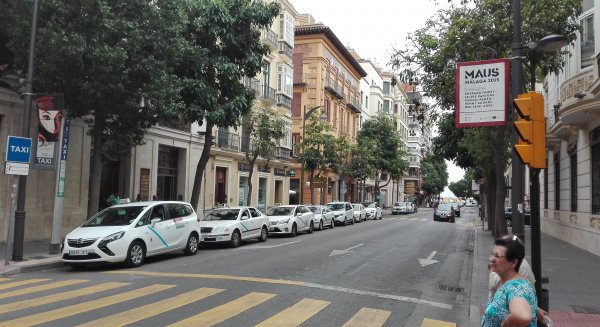 La calle Córdoba tiene desde este martes doble sentido debido a las obras del metro