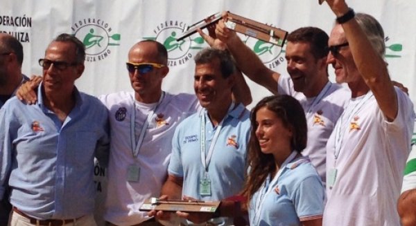 Los veteranos de remo del Real Club Mediterráneo se coronan en el Andaluz de yolas