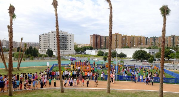 El Ayuntamiento dota de un espacio infantil al Parque de San Rafael que se ubica en un distrito con 