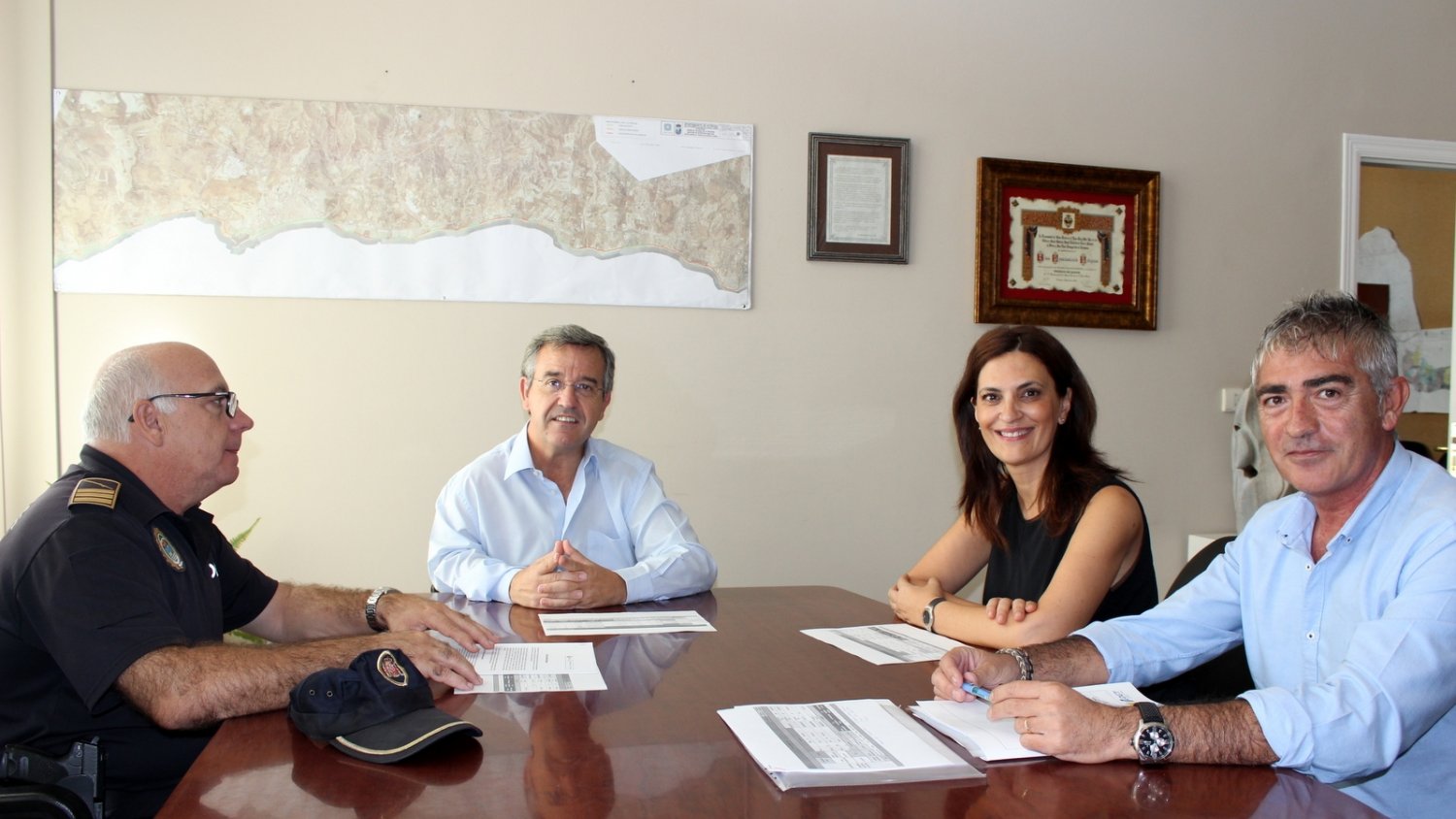 Estepona y la Dirección General de Tráfico acuerdan acciones para la detección de drogas en conductores