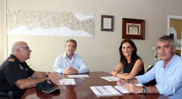 Estepona y la Dirección General de Tráfico acuerdan acciones para la detección de drogas en conductores