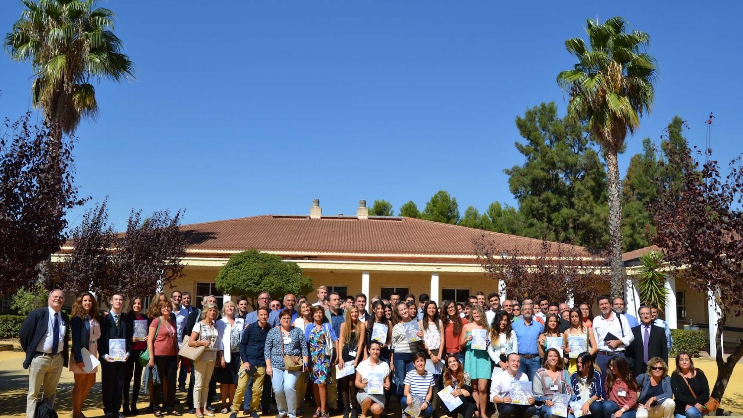 Jóvenes investigadores reciben los premios del certamen que promueve la por la investigación científica y la actitud crítica