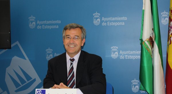 Estepona pide a la Junta que autorice al Ayuntamiento a construir el centro hospitalario y se comprometa a abrirlo 