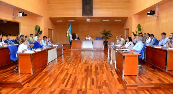 El pleno de Fuengirola aprueba prorrogar durante cuatro años las ayudas del 30% para el pago de impuestos