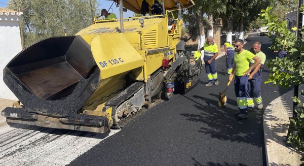 Antequera acomete el asfaltado de la calle principal del anejo de Cañadas de Pareja