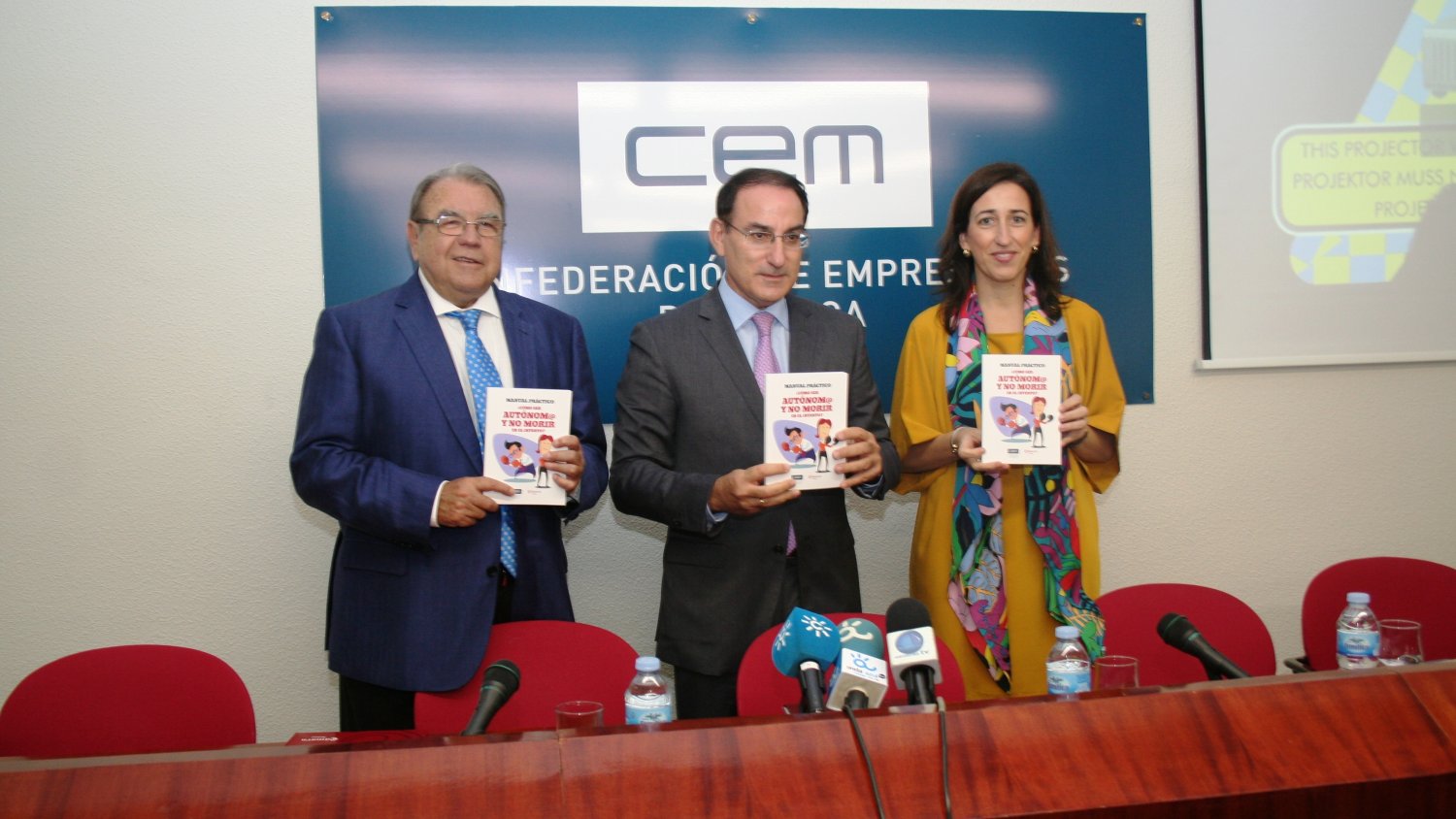 La CEM y la Cámara de Comercio elaboran un manual para impulsar la actividad de los autónomos