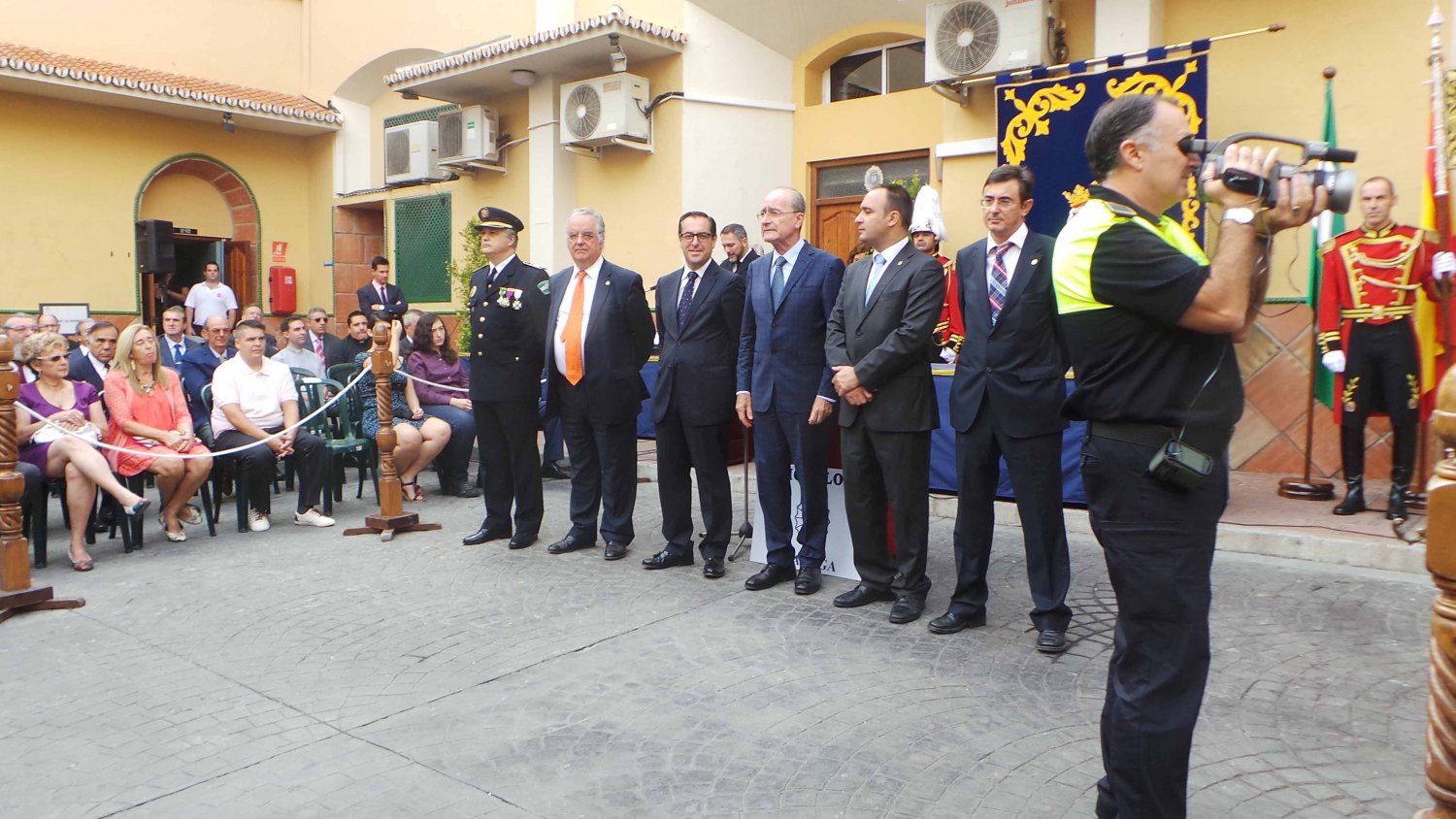 La Policía Local celebra el Día de su Patrón y distingue a las dos primeras mujeres agentes del cuerpo, que se jubilan