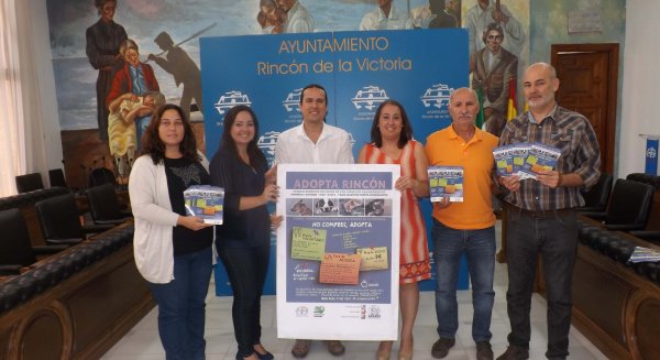 El Ayuntamiento y la Protectora de Animales organizan la primera campaña de concienciación y adopción 'Rincón Corazón Animal'