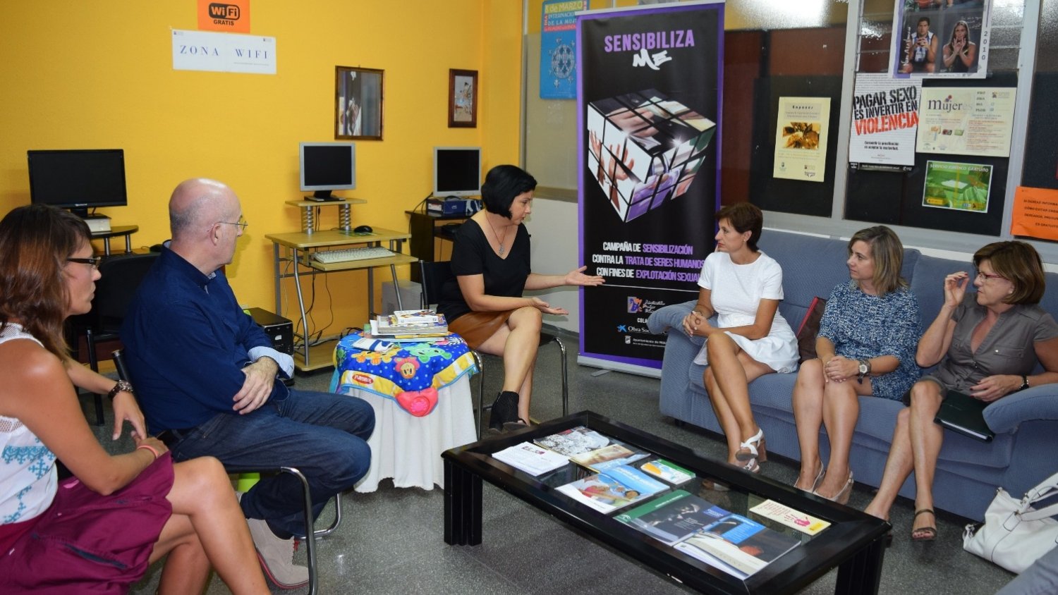 La Junta mantiene un encuentro con la Asociación Mujer Emancipada para definir las líneas de actuación contra la trata con fines sexuales