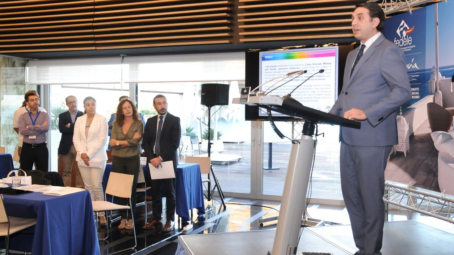 Fernández destaca la capacidad del turismo idiomático para difundir la imagen del destino Andalucía y fidelizar viajeros