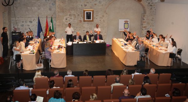 Marbella aprueba la rebaja del IBI y solicita la construcción de un nuevo instituto de Secundaria en San Pedro Alcántara