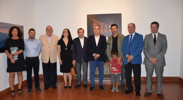El fotógrafo malagueño Javier Pérez González refleja en una exposición una mirada actual de los Dólmenes de Antequera