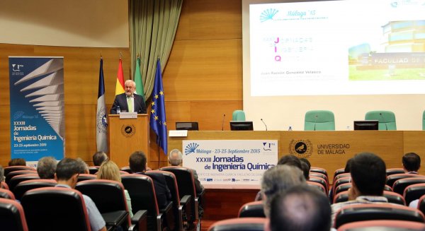 Ingenieros químicos de toda España se reunen en la UMA para abordar el presente y futuro de la titulación