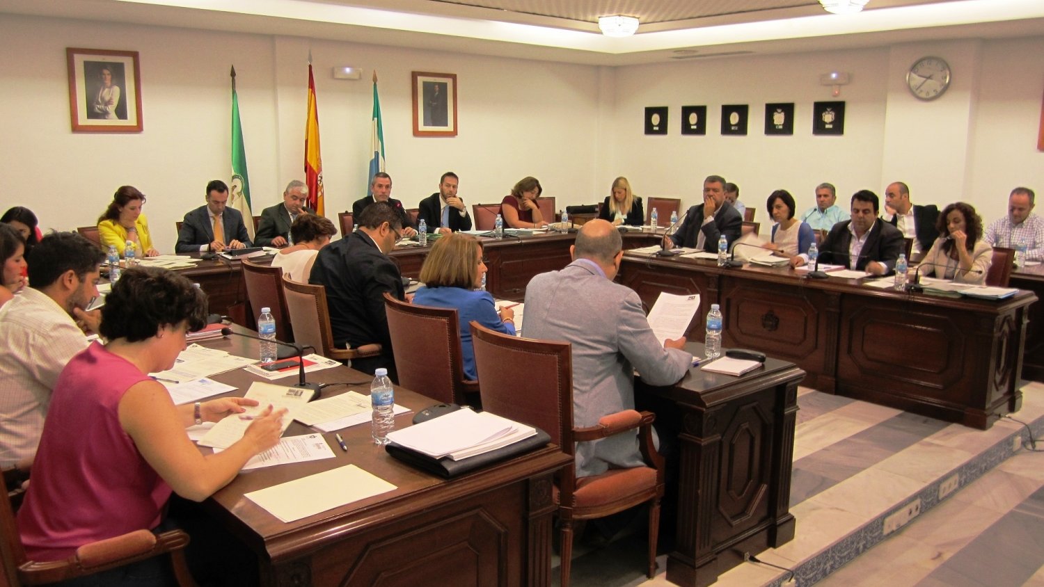 El Ayuntamiento de Mijas concede la Cruz al Mérito Policial con Distintivo Blanco a dos policías locales