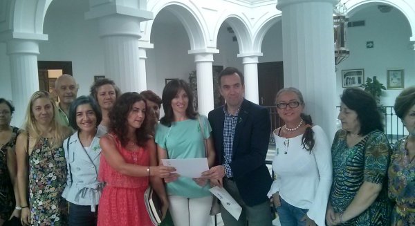 El Ayuntamiento de Mijas firma la cesión de un inmueble a la Asociación de Familiares de Enfermos de Alzheimer