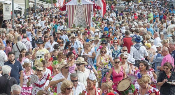 Torremolinos celebra este domingo su romería urbana, en la que participan 68 carretas