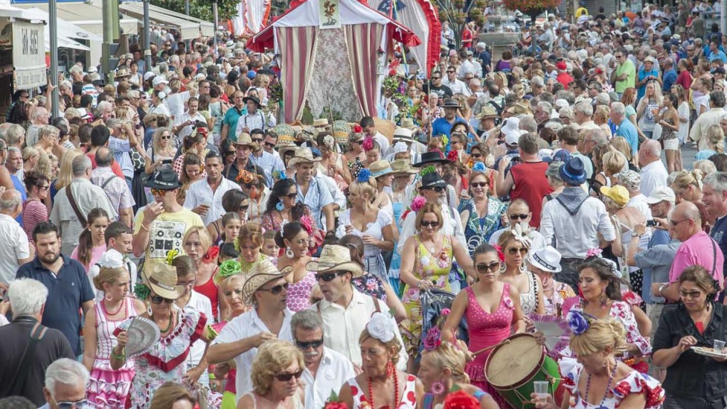 Torremolinos celebra este domingo su romería urbana, en la que participan 68 carretas
