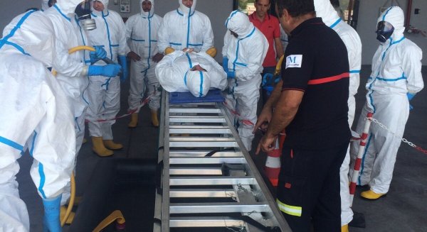 El 061 en Málaga se especializa en la atención a víctimas de accidentes con sustancias peligrosas